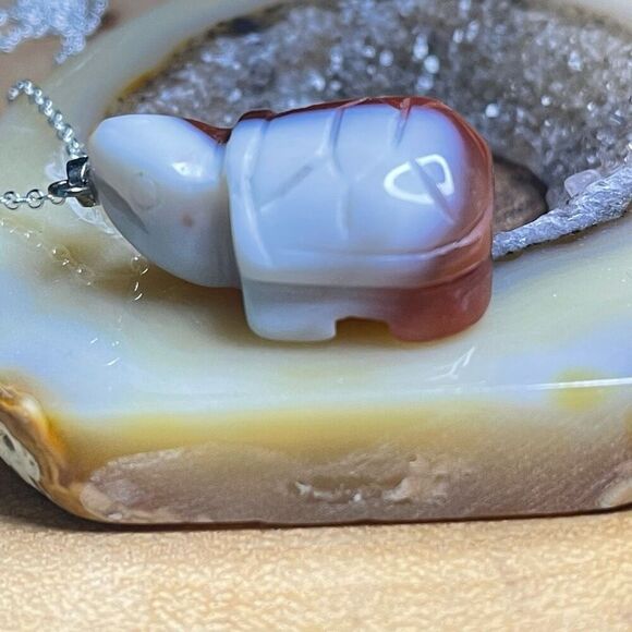 Carnelian banded agate turtle carving pendant necklace silver plated crystal - Picture 3 of 8